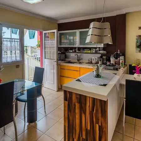 לינה וארוחת בוקר Harmony House ארוקאס